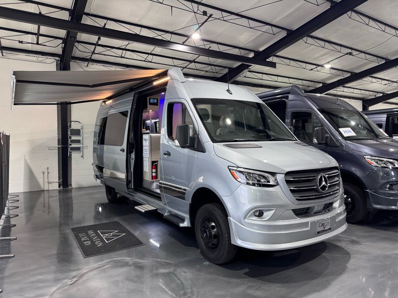 2026 Grech RV Strada-Ion AWD Tour