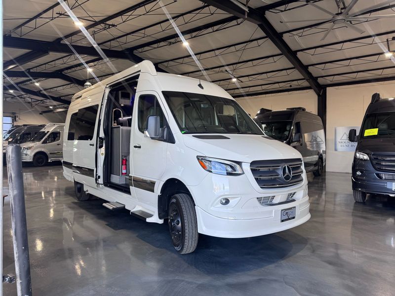 2027 Grech RV Strada-Ion AWD Tour