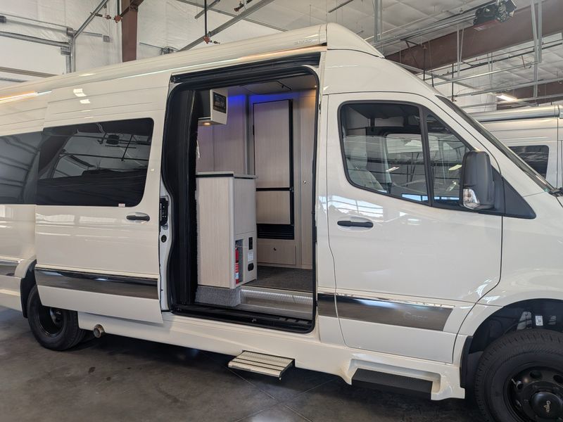 2027 Grech RV Strada-Ion AWD Tour