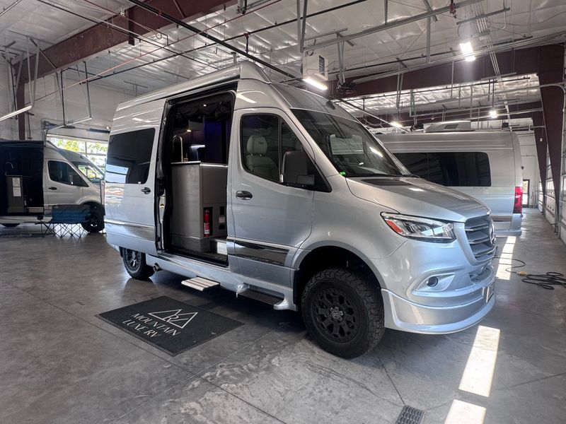 2027 Grech RV Vacanza-Ion 19 AWD Tour