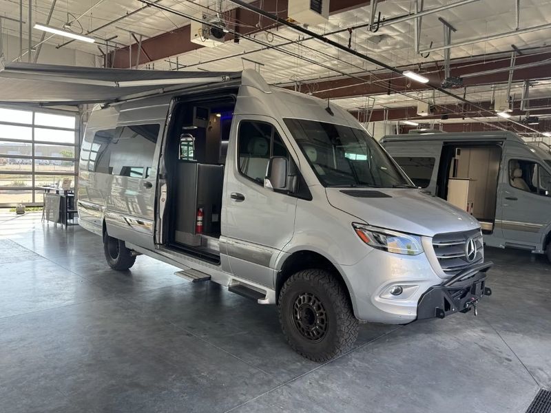 2025 Grech RV Strada-Ion AWD Tour