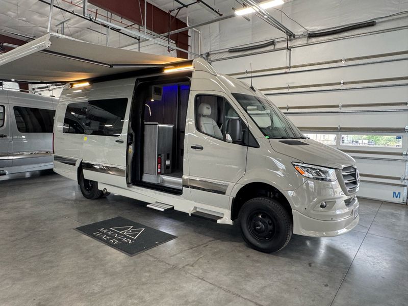 2027 Grech RV Strada-Ion AWD Tour
